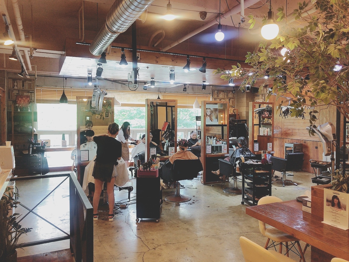 전문 헤어 디자이너의 숙련된 시술